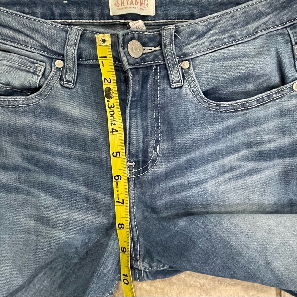 SHYANNE WOMEN'S DESTRUCTED KNEE SUPER FLARE‎ LEG JEANS SZ 30 - Picture 11 of 13